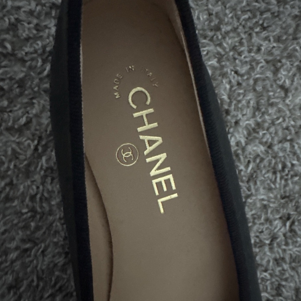 CHANEL Black Leather Loafers with Bow - Picture 4 of 5